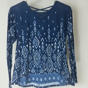 Tshirt top blue white Ikat graphic long sleeve